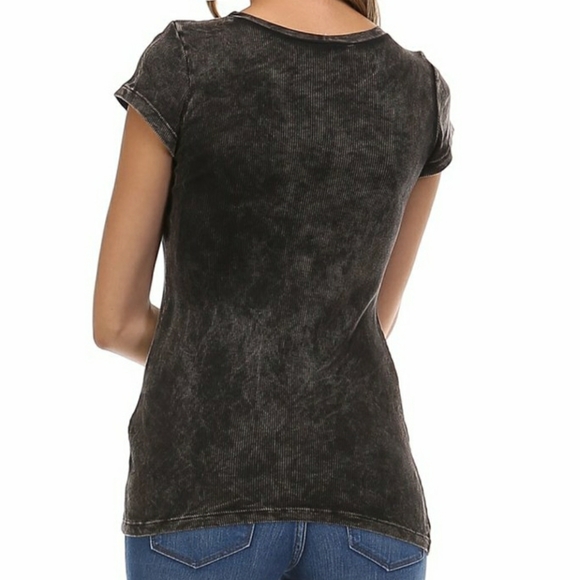 FITS S TO XL SNUG BLACK SKULL CREWNECK TEE - Picture 3 of 7